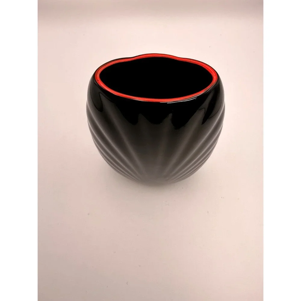 Seizan Japan Vintage Art Deco Black‎ and Red Scalloped Ceramic Vase 7.5 Inch